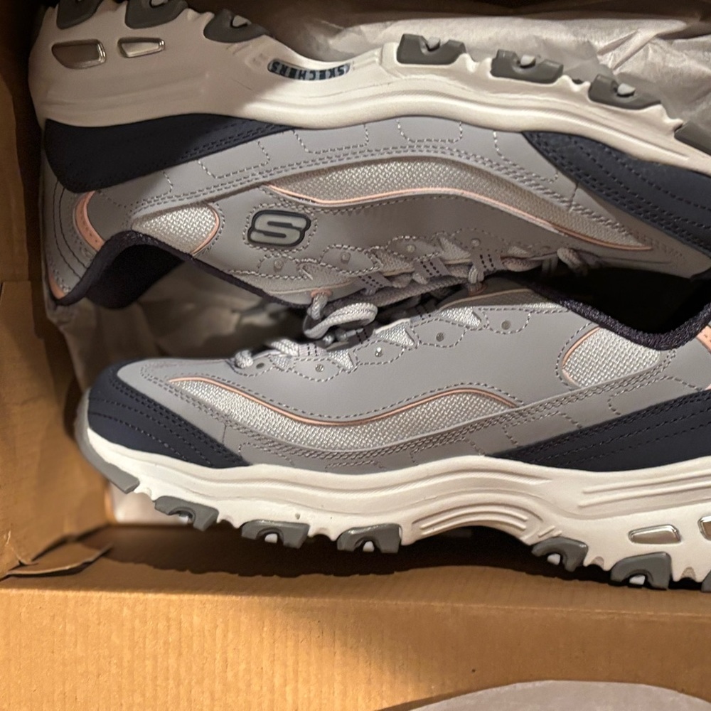 Skechers - Picture 4 of 8